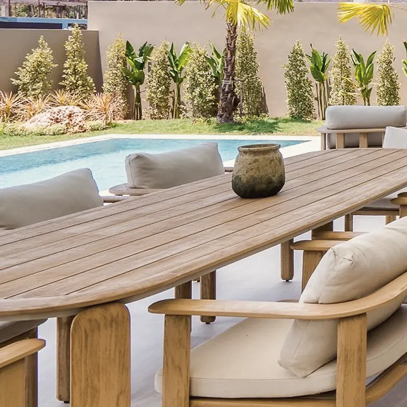 The covered terrace and dining table by the pool